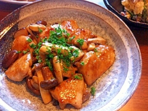 鶏胸肉ときのこのレモンバター醤油炒め